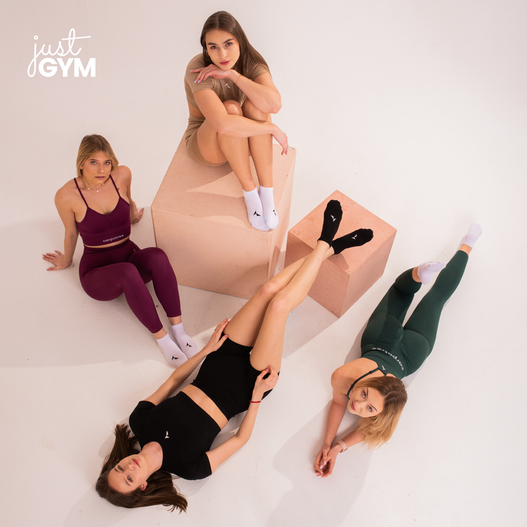 Klubowiczki Just GYM odpoczywające po treningu w strefie relaksu fitness