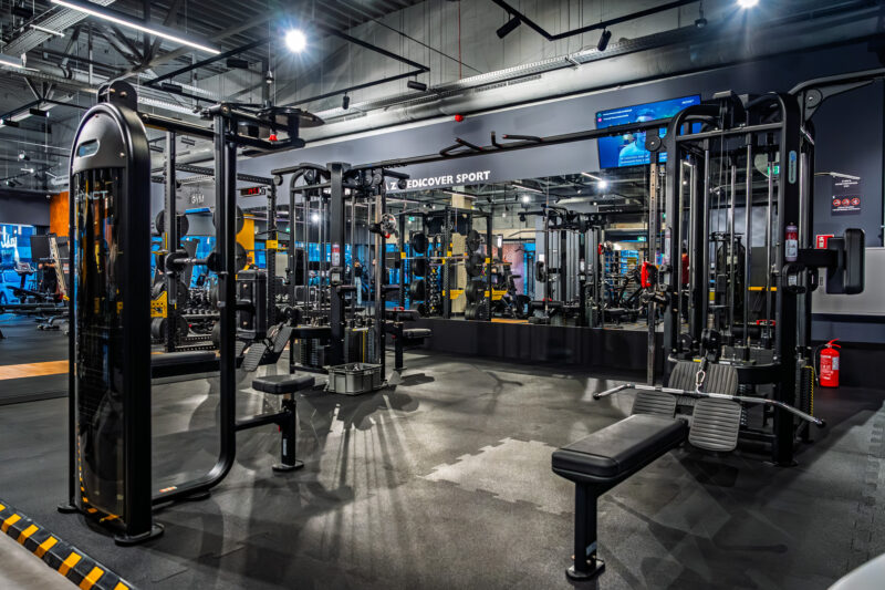 Strength machine area in the gym in warsaw ursus Just GYM BOX with lifts, benches and mirrors.