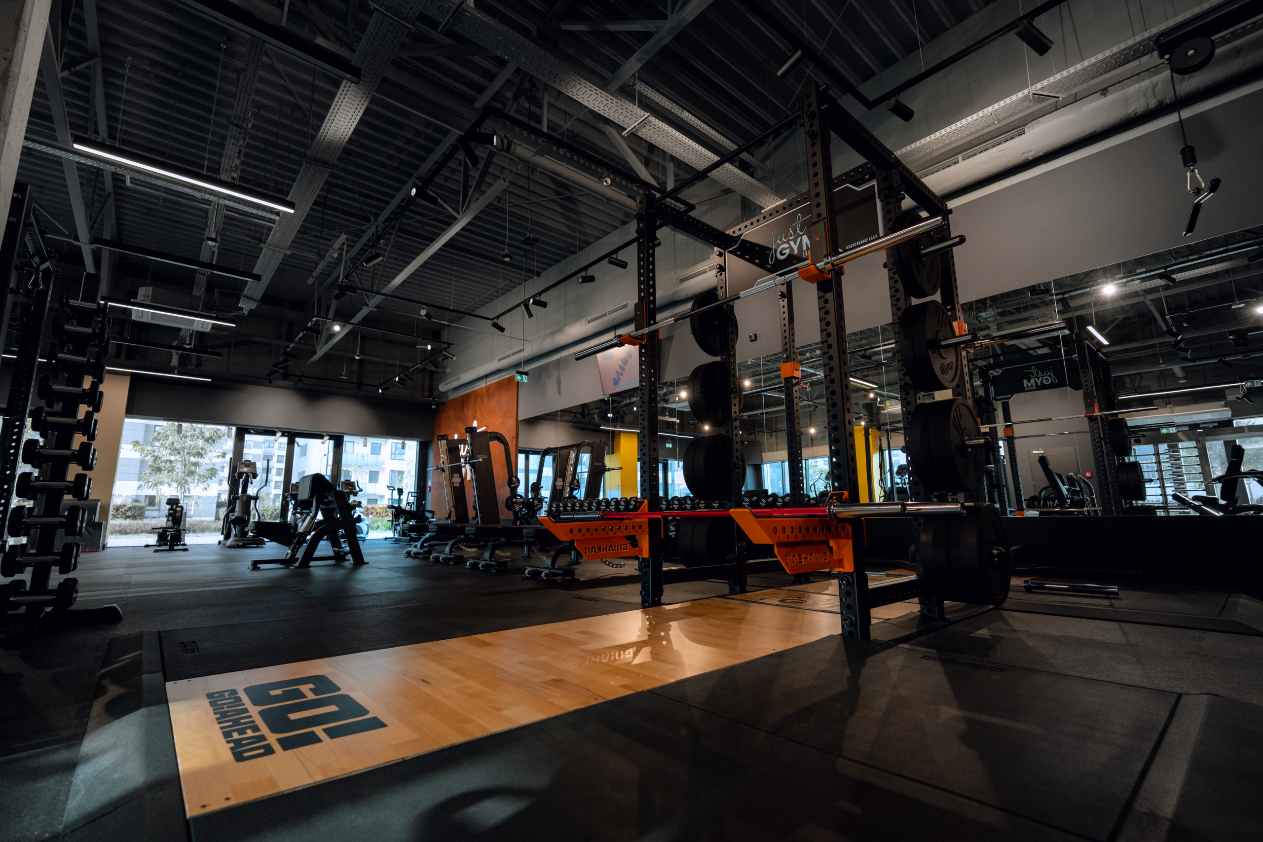 The main workout room Just Gym Box Warsaw Ursus Herbu Oksza - rig, weight platform and strength equipment in an industrial interior.